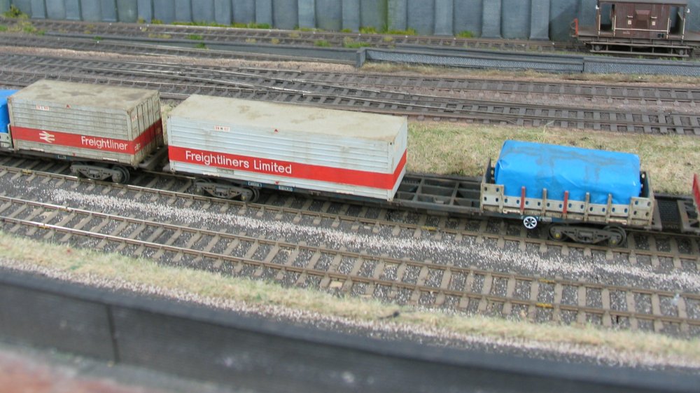 Hornby R60001 Freightliner Container Pack 1 x 40 And 1 x 20 Containers OO Gauge 